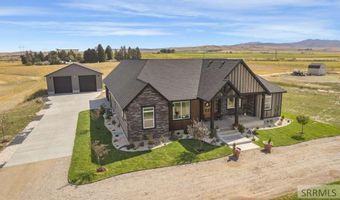 161 Snake River Dr, American Falls, ID 83211