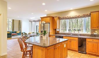 60 Pheasant Dr, East Greenwich, RI 02818