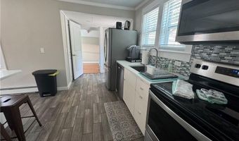 53 Center Ave, Middletown, RI 02842