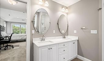 60 Camelot Dr, Bedford, NH 03110