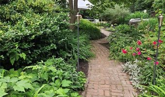 1220 Hope St, Bristol, RI 02809