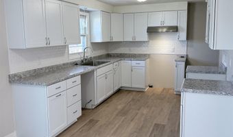 1517 NAVARINO St, Algoma, WI 54201