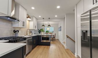 1942 Trail Ridge St, Arlington Heights, IL 60004