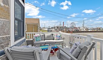 222 7TH St, Beach Haven, NJ 08008