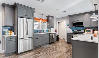 4 James St 1, Middletown, RI 02842