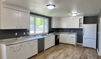 803 11th St, Aurora, NE 68818