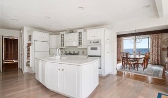 4 Mulberry Rd, Bristol, RI 02809