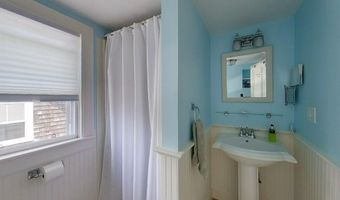 9 Dartmouth St, Newport, RI 02840