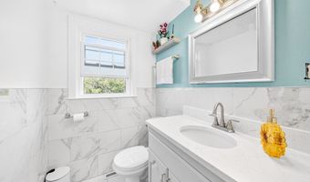 216 Hartford Ave, Bellingham, MA 02019