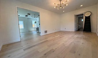 2011 N UPTON St, Arlington, VA 22207