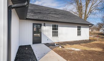 305 Crescent St, Aurora, MO 65605