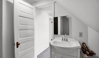 16 Isham St, Burlington, VT 05401