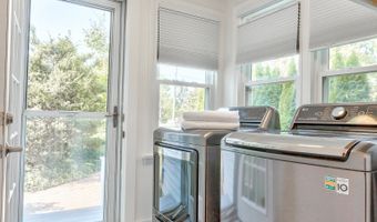 82 Thimble Island Rd, Branford, CT 06405