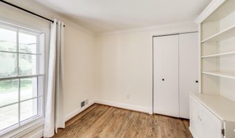 8806 FOX HILLS Trl, Potomac, MD 20854