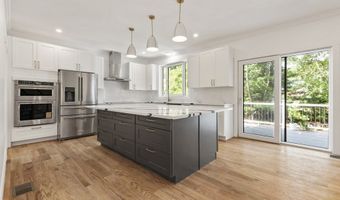 130 Zoar Ave, Attleboro, MA 02703