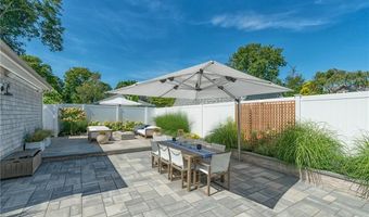 67 Caswell St, Narragansett, RI 02882