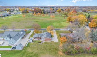 424 Fairlane Dr, Alma, MI 48801
