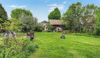 498 Montgomery Rd, Berkshire, VT 05447