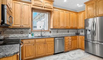 1100 Chicory Ln, Aurora, MO 65605