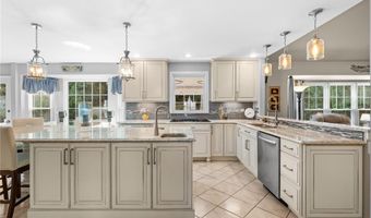 1233 Red Oak Plantation Dr, Ballwin, MO 63021