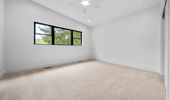 2777 Donna Dr, Columbus, OH 43220