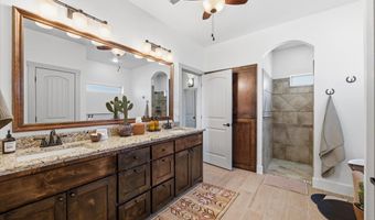 570 S Point Ct, Aledo, TX 76008
