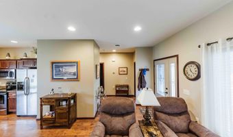 1716 Miller Ln, Aberdeen, SD 57401