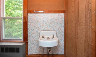 1743 US Route 5 S, Barnet, VT 05821