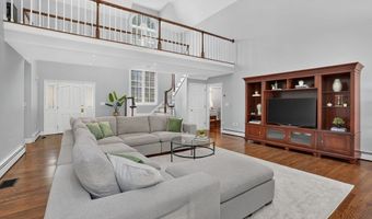 3 Newman Hill Dr, Andover, MA 01810