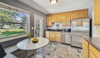 318 W Hackberry Dr, Arlington Heights, IL 60004