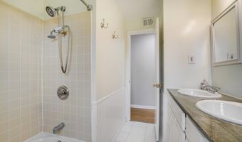 706 N CLEVELAND St, Arlington, VA 22201