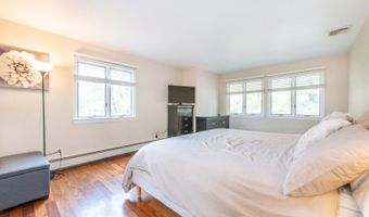 312 Mountainside Dr, Alloway, NJ 07422