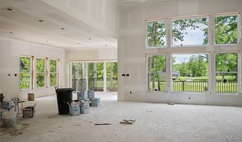 810 Club Dr W, Aurora, OH 44202