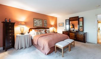 2 Turnberry Cir 113, Bedford, NH 03110