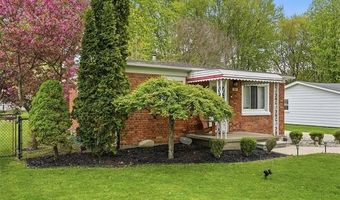 918 Columbia St, Algonac, MI 48001