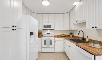 1172 Wainiha St A, Honolulu, HI 96825
