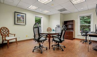 27 Mill Plain Rd 4, Danbury, CT 06811