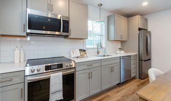 32 Exchange St 103, East Greenwich, RI 02818