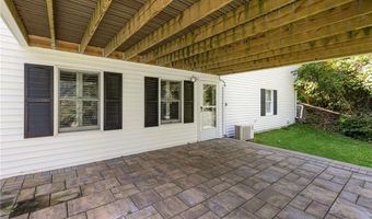 40 Quail Hollow Rd, Cranston, RI 02920