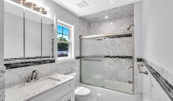 65 Bayview St, Aberdeen, NJ 07721