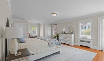 60 Ayrault St, Newport, RI 02840