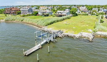 32 Unqua Pl, Amityville, NY 11701