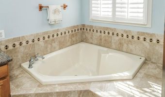 117 HARVESTER Dr, Lake Frederick, VA 22630