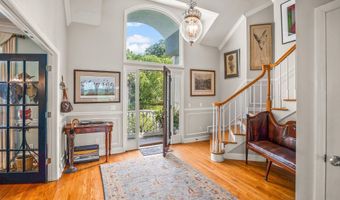 5 Petigru Dr, Beaufort, SC 29902