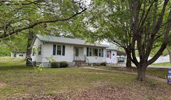 449 OAK St, Big Sandy, TN 38221