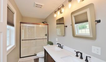 19 Virginia Ln, Bangor, ME 04401