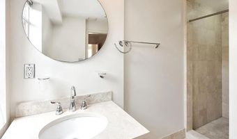 815 KING St 4A, Alexandria, VA 22314