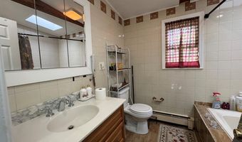 165 Greenfield Dr, Bridgeport, CT 06606