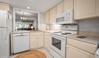 1 Marsh Harbor Dr A, Beaufort, SC 29907