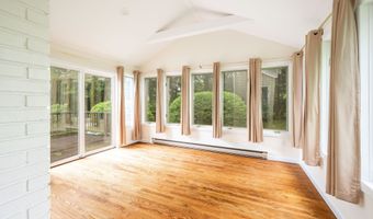 117 Long Meadow Hill Rd, Brookfield, CT 06804